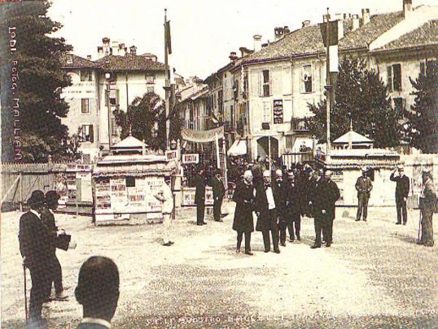 piazza castello 4.JPG